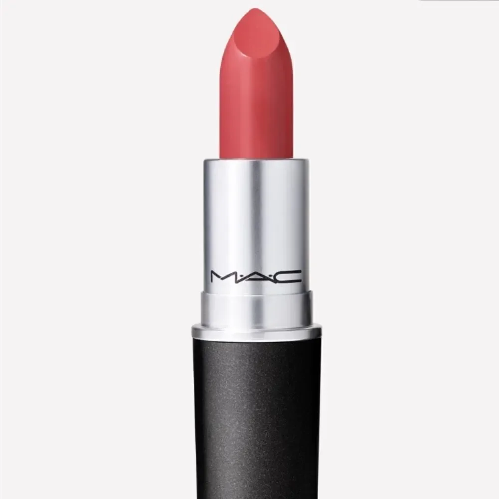 New MAC AMPLIFIED LIPSTICK in 102 Bick-o-la